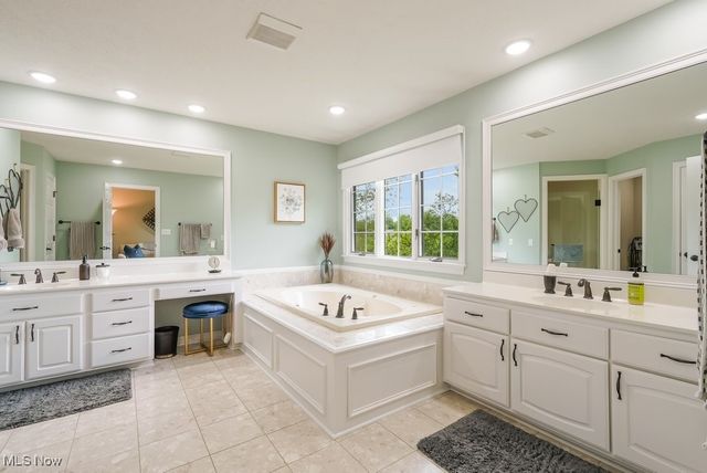 196 Lake Front Drive, Akron, OH 44319