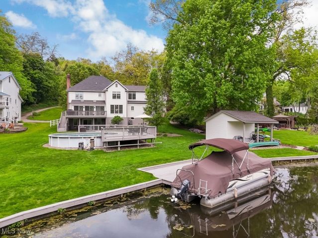 196 Lake Front Drive, Akron, OH 44319