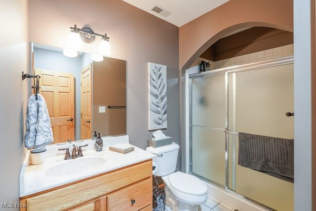 196 Lake Front Drive, Akron, OH 44319