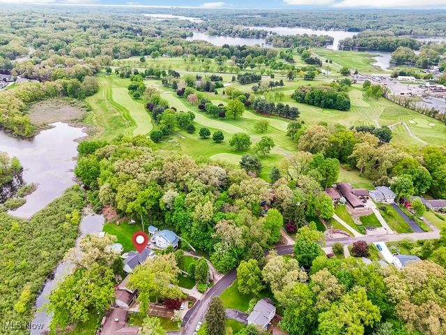 196 Lake Front Drive, Akron, OH 44319