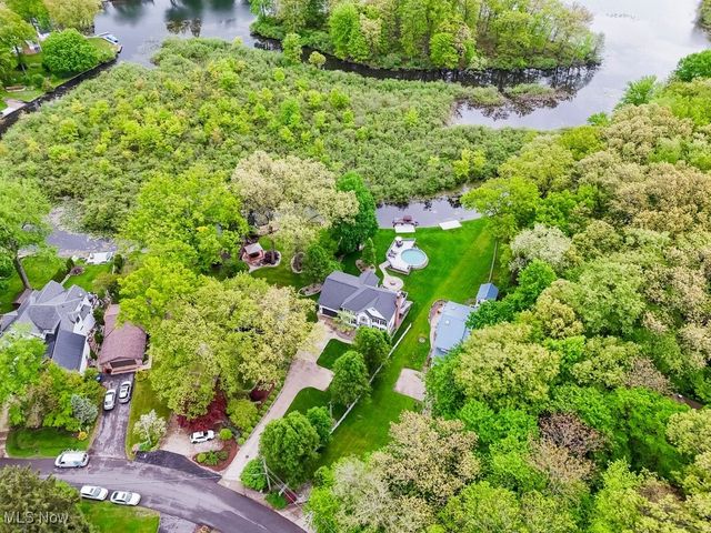 196 Lake Front Drive, Akron, OH 44319