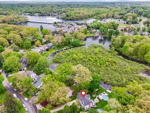 196 Lake Front Drive, Akron, OH 44319