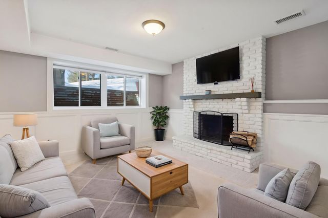 6106 Creek View Trail, Minnetonka, MN 55345