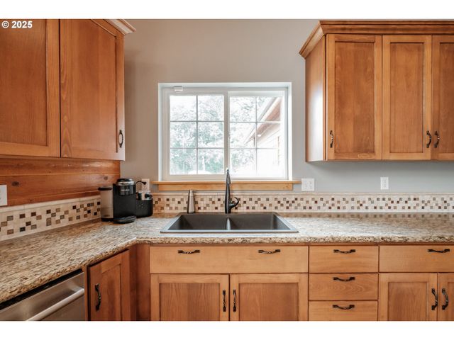 29109 BROWNSVILLE Rd, Brownsville, OR 97327