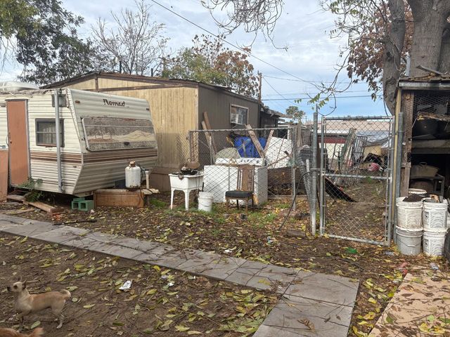 225 El Paso Ave, Modesto, CA 95351