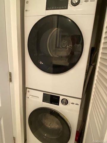 264-63 Langston Avenue 2nd floor, Glen Oaks, NY 11004