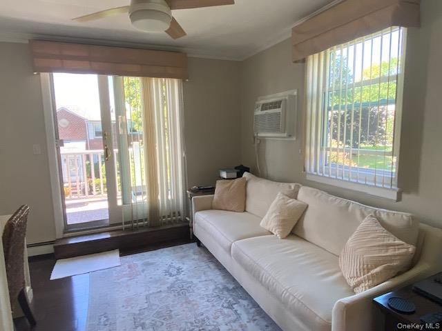 264-63 Langston Avenue 2nd floor, Glen Oaks, NY 11004