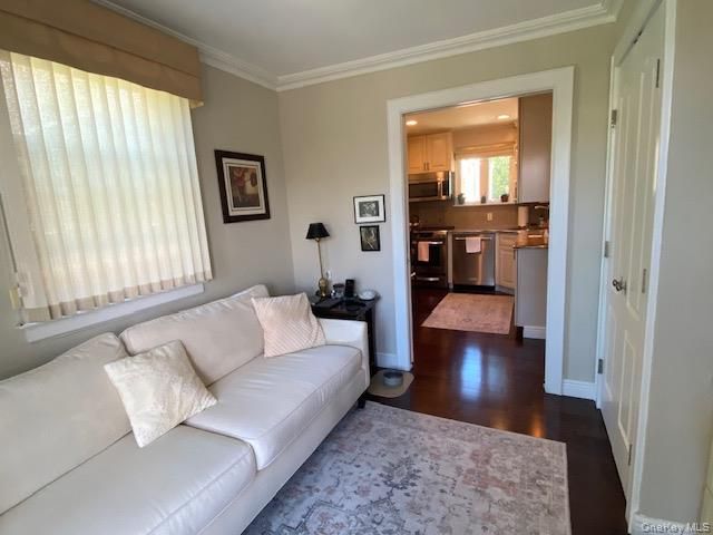 264-63 Langston Avenue 2nd floor, Glen Oaks, NY 11004