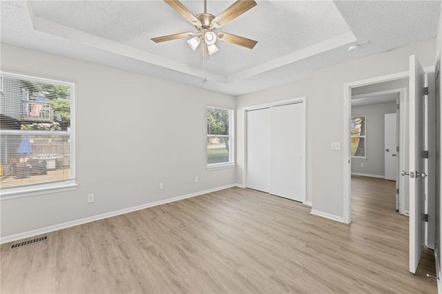 1052 NE Queens Court, Lee's Summit, MO 64064