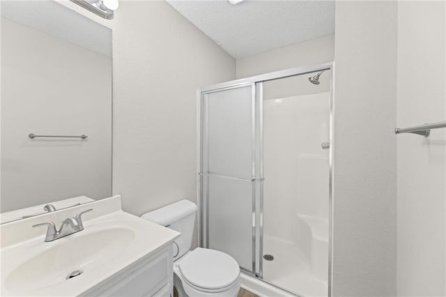 1052 NE Queens Court, Lee's Summit, MO 64064