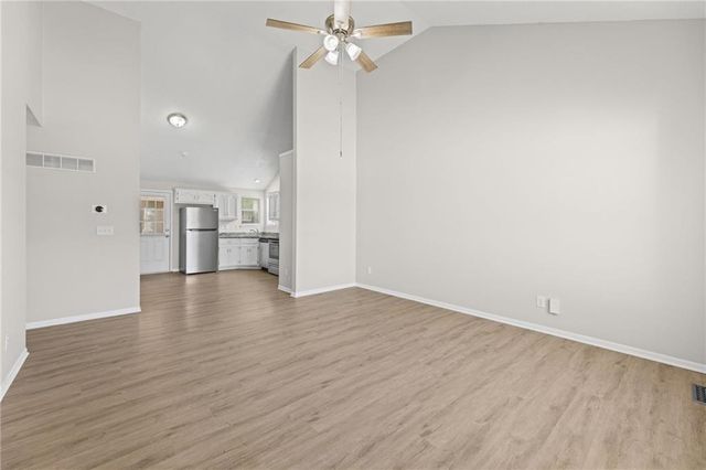 1052 NE Queens Court, Lee's Summit, MO 64064