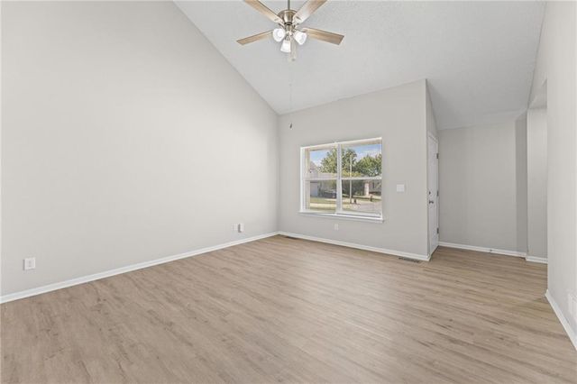 1052 NE Queens Court, Lee's Summit, MO 64064