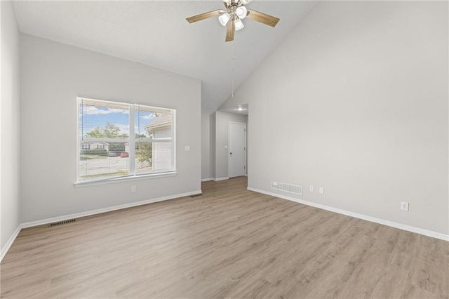 1052 NE Queens Court, Lee's Summit, MO 64064