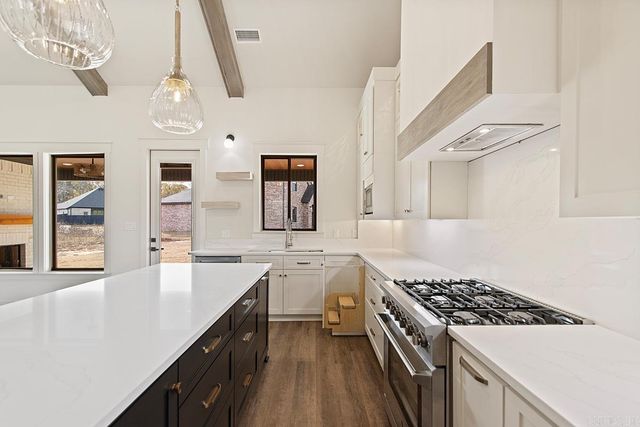 602 Corondelet Lane, Maumelle, AR 72113