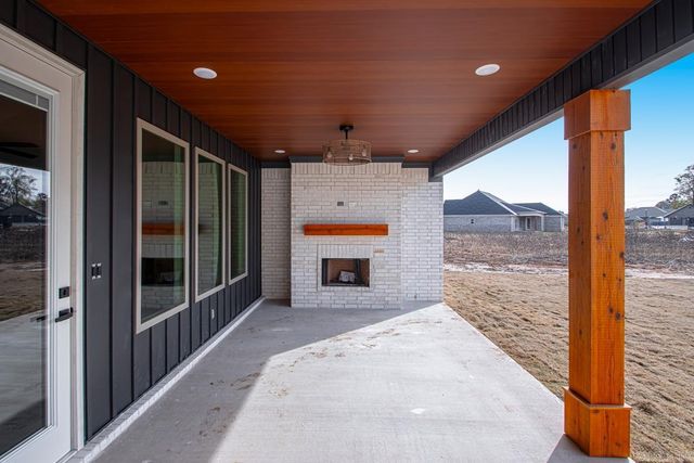 602 Corondelet Lane, Maumelle, AR 72113