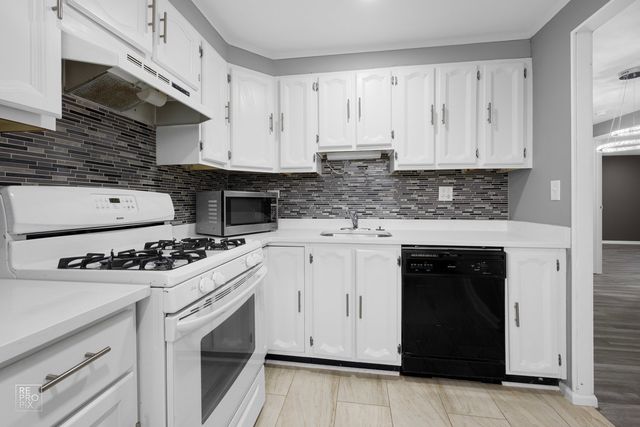 115 Millbrook Lane 115, Schaumburg, IL 60193