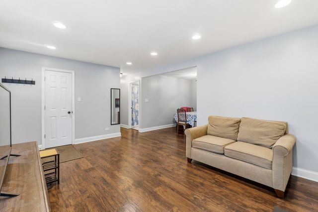 457 Lilac Lane, Elk Grove Village, IL 60007