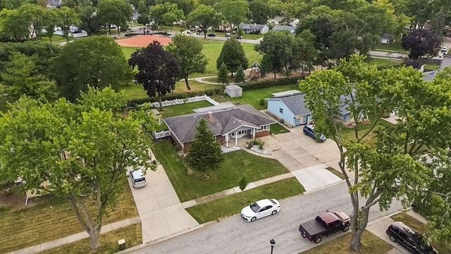 457 Lilac Lane, Elk Grove Village, IL 60007