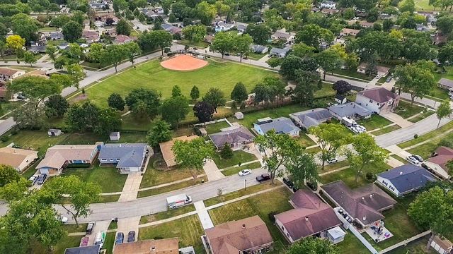 457 Lilac Lane, Elk Grove Village, IL 60007