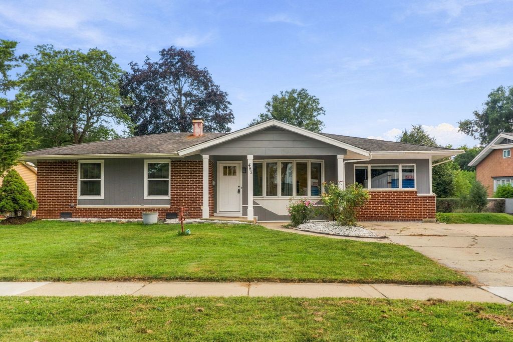 457 Lilac Lane, Elk Grove Village, IL 60007