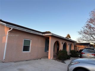 11055 NW 27th Pl, Sunrise, FL 33322
