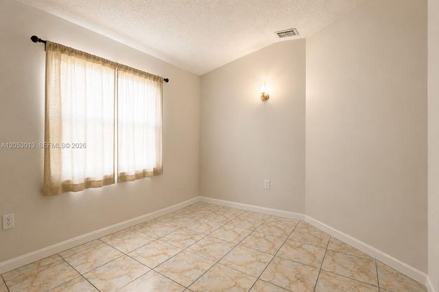 940 NE 212th Terrace 94001, Miami, FL 33179