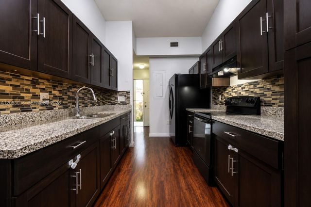 940 NE 212th Terrace 94001, Miami, FL 33179
