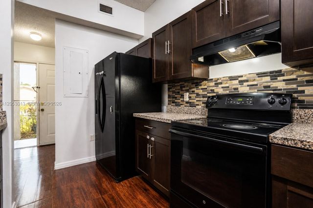 940 NE 212th Terrace 94001, Miami, FL 33179