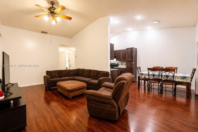 940 NE 212th Terrace 94001, Miami, FL 33179