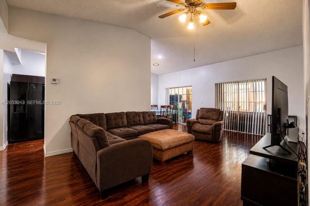 940 NE 212th Terrace 94001, Miami, FL 33179