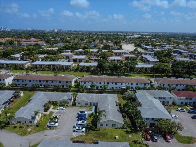 940 NE 212th Terrace 94001, Miami, FL 33179