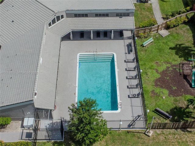 940 NE 212th Terrace 94001, Miami, FL 33179