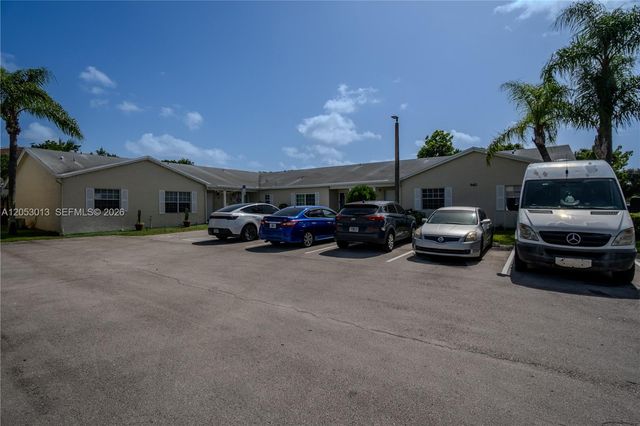 940 NE 212th Terrace 94001, Miami, FL 33179