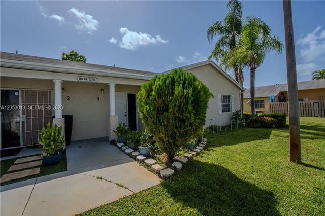 940 NE 212th Terrace 94001, Miami, FL 33179