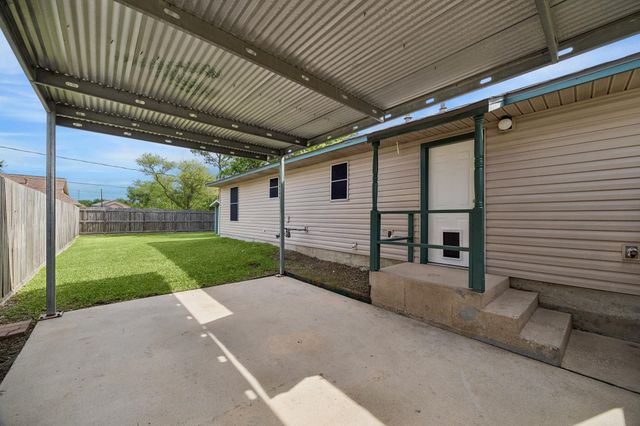 10821 Deaf Smith Street, La Porte, TX 77571