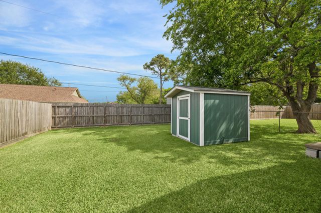 10821 Deaf Smith Street, La Porte, TX 77571