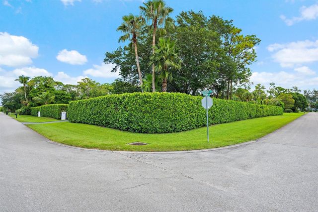 14039 Greentree Trail, Wellington, FL 33414