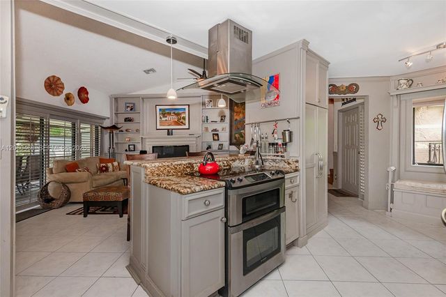 9204 S Chelsea Drive S, Plantation, FL 33324