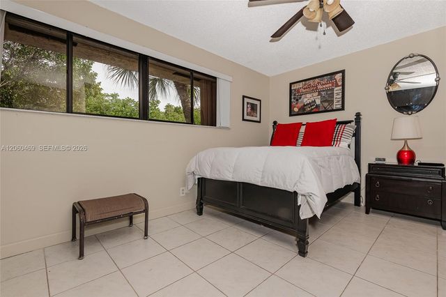 9204 S Chelsea Drive S, Plantation, FL 33324