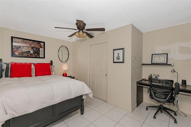 9204 S Chelsea Drive S, Plantation, FL 33324
