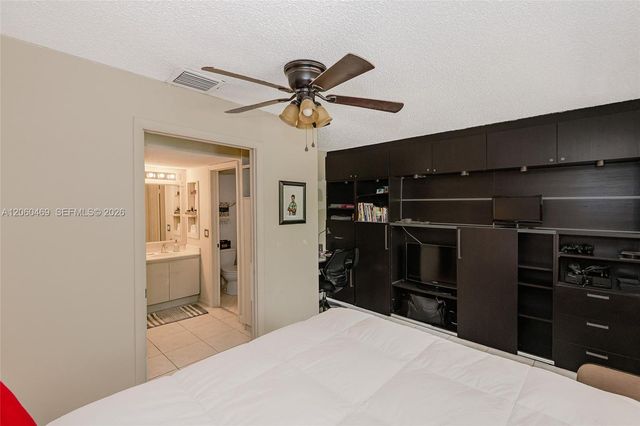 9204 S Chelsea Drive S, Plantation, FL 33324