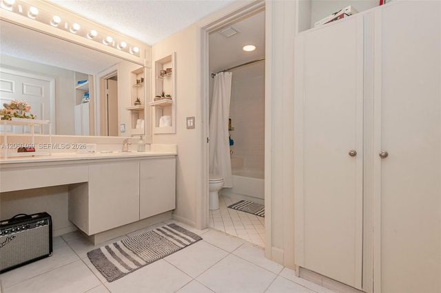 9204 S Chelsea Drive S, Plantation, FL 33324