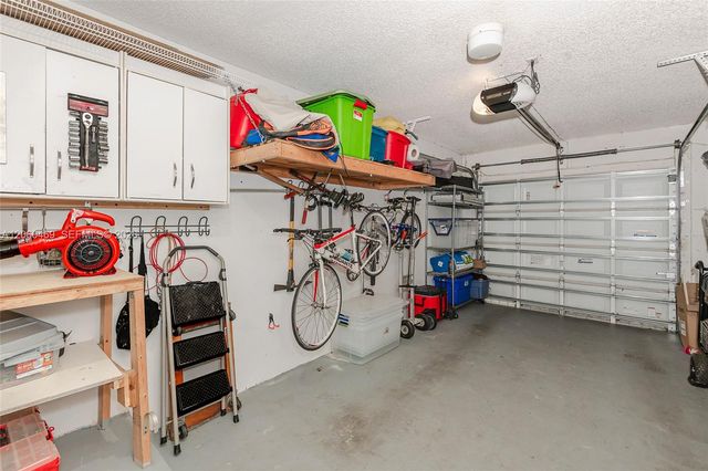 9204 S Chelsea Drive S, Plantation, FL 33324