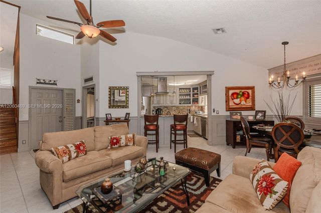 9204 S Chelsea Drive S, Plantation, FL 33324
