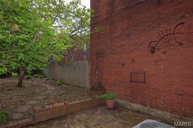 1226 Sidney Street, St Louis, MO 63104