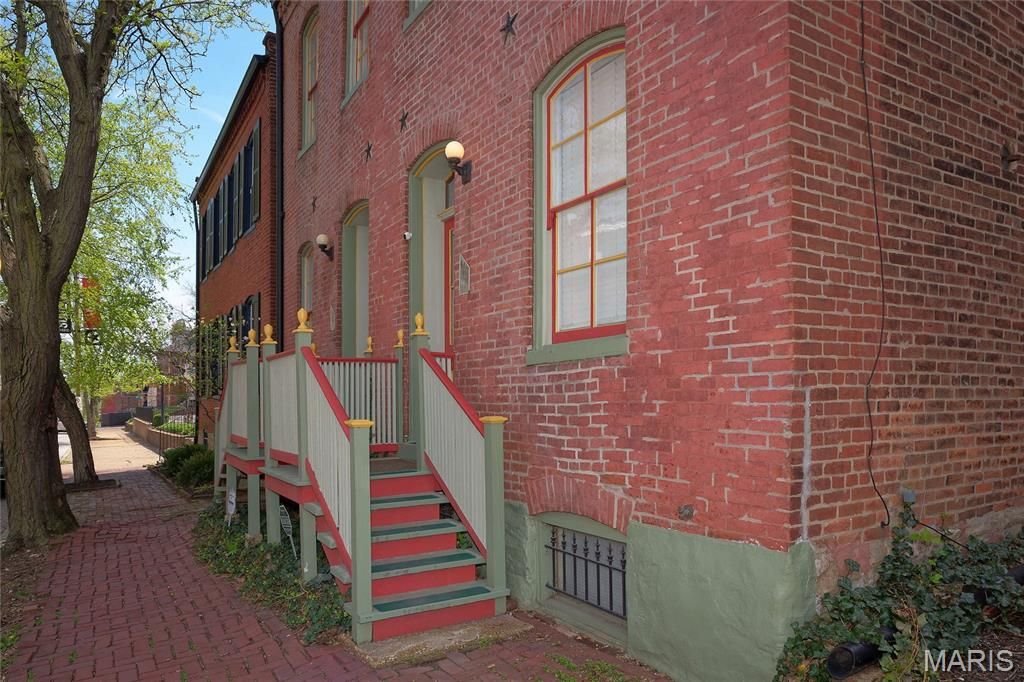 1226 Sidney Street, St Louis, MO 63104