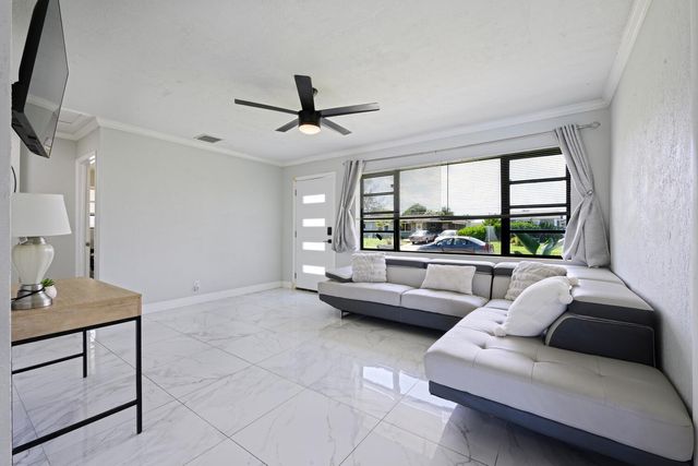 310 W 16th Way, Riviera Beach, FL 33404
