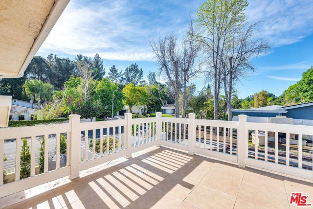 5890 Fairhaven Avenue, Woodland Hills (los Angeles), CA 91367