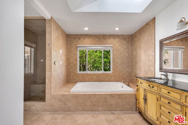 5890 Fairhaven Avenue, Woodland Hills (los Angeles), CA 91367