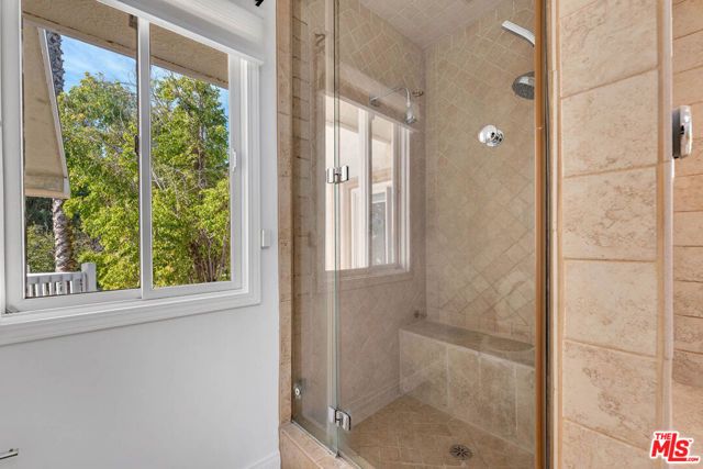 5890 Fairhaven Avenue, Woodland Hills (los Angeles), CA 91367